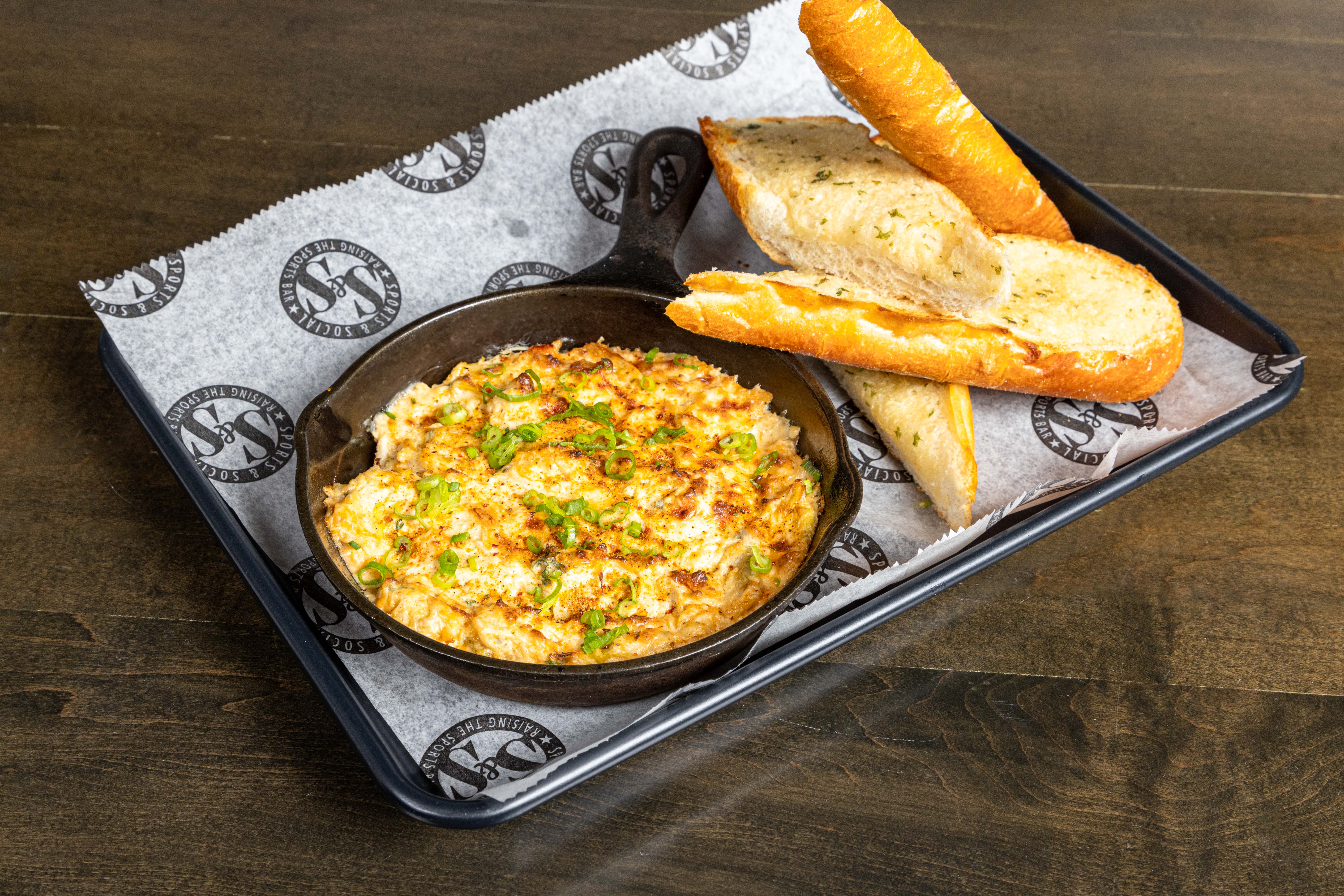 maryland crab & artichoke dip at sports & social