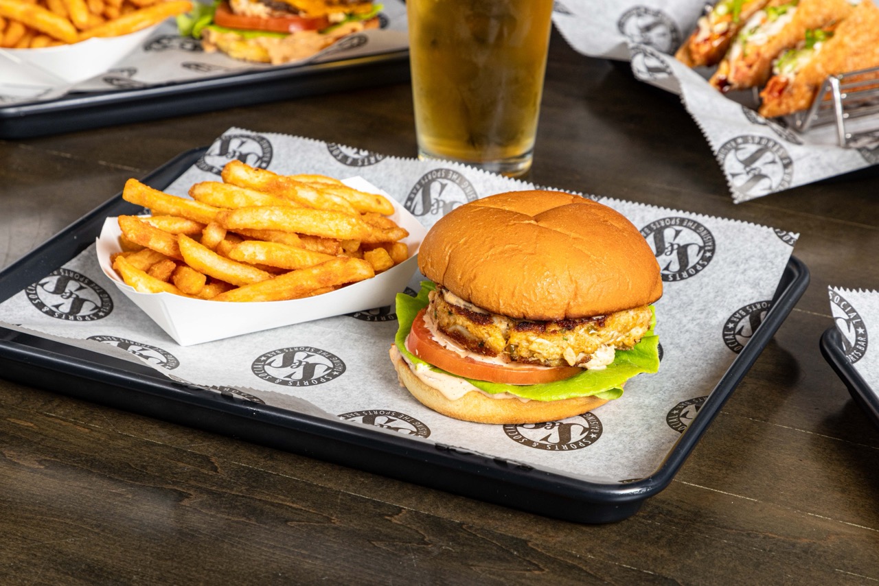 maryland crab crake sandwich at sports & social